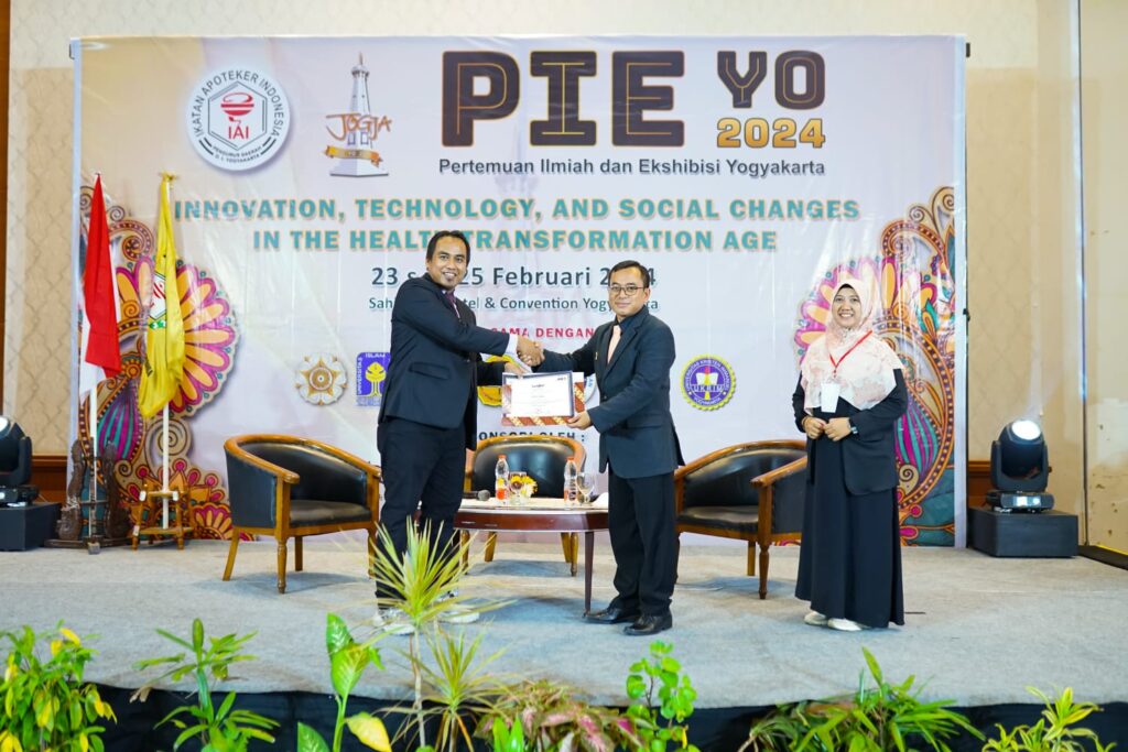 Founder BBA di Undang Oleh Pengurus Daerah Ikatan Apoteker Indonesia Provinsi Yogyakarta tentang struktur organisasi apotek